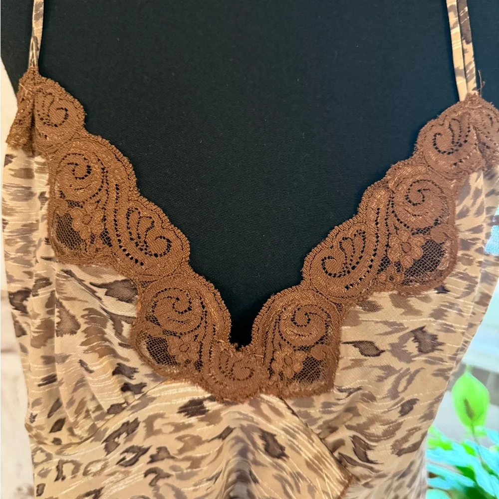 Delicates Cami and robe set. Semi Sheer. Leopard print. XL. Intimate, sexy,